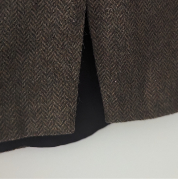 BR Green Knit Mini Skirt w/ small Slit - Picture 4 of 5